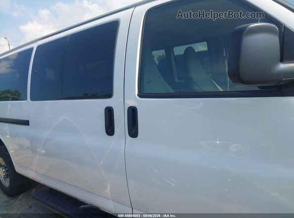 1GAZGPFG0K1283103 2019 CHEVROLET EXPRESS White Вид задньої частини салону