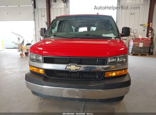 1GAZGPFG1J1299857 2018 CHEVROLET EXPRESS Красный Вид задней части салона