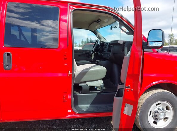 1GAZGPFG2H1109607 2017 CHEVROLET EXPRESS Red Вид салону спереду