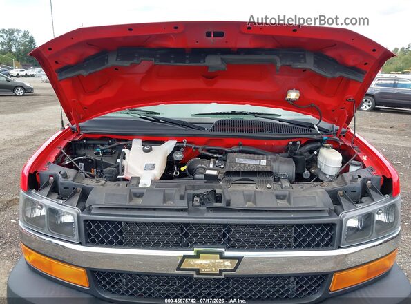 1GAZGPFG2H1109607 2017 CHEVROLET EXPRESS Red Вид ззаду