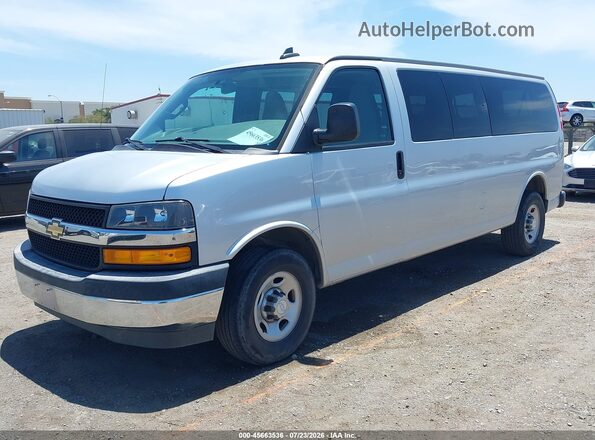 1GAZGPFG2J1299754 2018 CHEVROLET EXPRESS Silver წინა მარცხენა ხედი სამი მეოთხედიდან