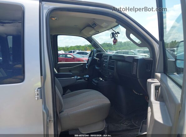 1GAZGPFG3H1245891 2017 CHEVROLET EXPRESS Silver Вид салону спереду