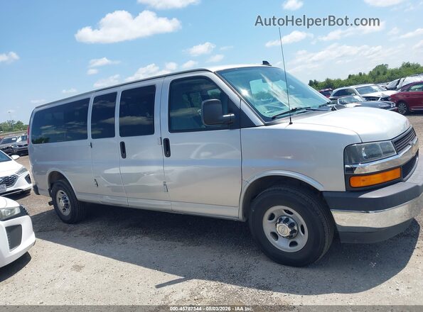 1GAZGPFG3H1245891 2017 CHEVROLET EXPRESS Silver Вид задньої частини салону