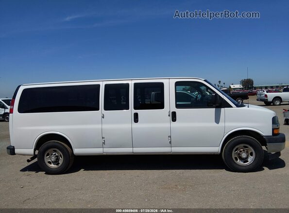 1GAZGPFG3J1300930 2018 CHEVROLET EXPRESS White Вид задньої частини салону