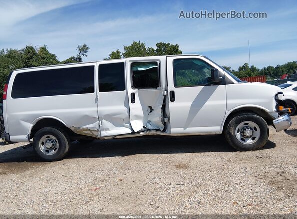 1GAZGPFG4G1327207 2016 CHEVROLET EXPRESS White Vista frontal