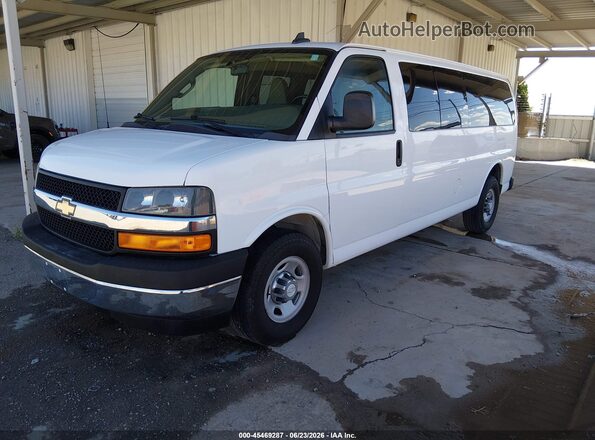1GAZGPFG4H1267155 2017 CHEVROLET EXPRESS White წინა მარცხენა ხედი სამი მეოთხედიდან