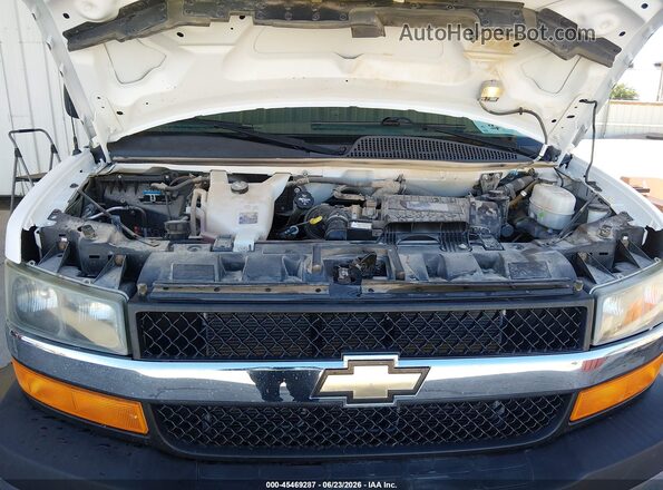 1GAZGPFG4H1267155 2017 CHEVROLET EXPRESS White უკანა ხედი