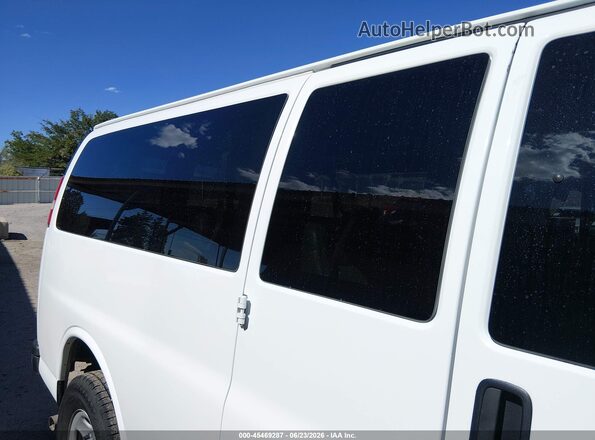 1GAZGPFG4H1267155 2017 CHEVROLET EXPRESS White VIN კოდის სტიკერის ხედი