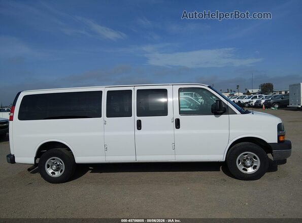 1GAZGPFG4J1301343 2018 CHEVROLET EXPRESS White Vista interior trasera