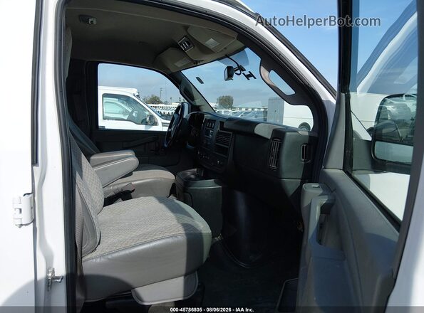 1GAZGPFG4J1301343 2018 CHEVROLET EXPRESS White Vista interior delantera