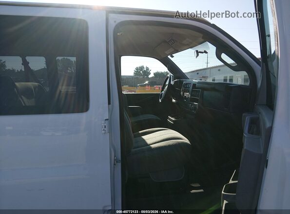 1GAZGPFG6G1317262 2016 CHEVROLET EXPRESS White Vista interior delantera