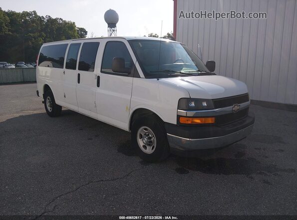 1GAZGPFG6H1269554 2017 CHEVROLET EXPRESS White Դիմացի տեսք