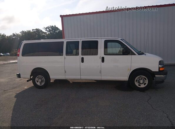 1GAZGPFG6H1269554 2017 CHEVROLET EXPRESS White Սալոնի 360 աստիճան տեսք