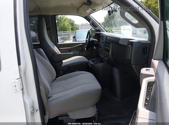 1GAZGPFG6H1289352 2017 CHEVROLET EXPRESS White Vista interior delantera