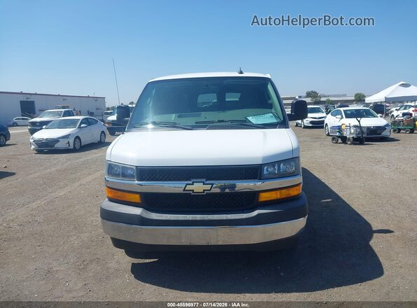 1GAZGPFG6J1300405 2018 CHEVROLET EXPRESS White Widok wnętrza z tyłu