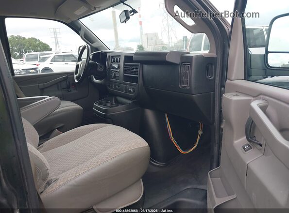 1GAZGPFG7J1283632 2018 CHEVROLET EXPRESS Black Widok wnętrza z przodu