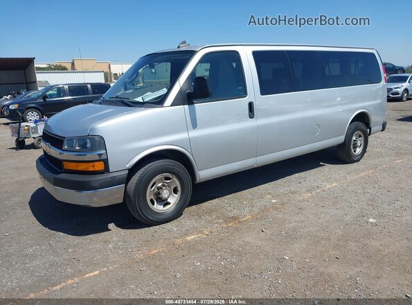 1GAZGPFG8J1299998 2018 CHEVROLET EXPRESS Серебряный Передняя левая четверть