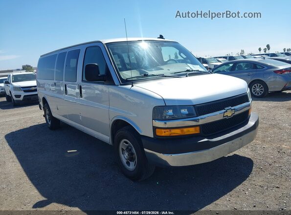 1GAZGPFG8J1299998 2018 CHEVROLET EXPRESS Серебряный Вид спереди