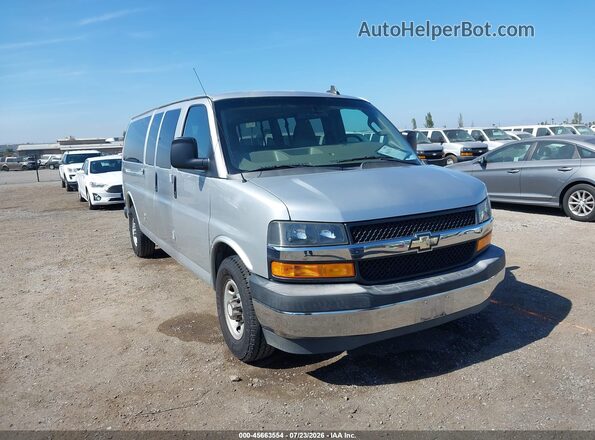 1GAZGPFG9J1299878 2018 CHEVROLET EXPRESS Silver Widok z przodu