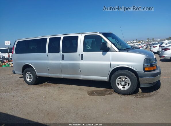 1GAZGPFG9J1299878 2018 CHEVROLET EXPRESS Silver Widok wnętrza 360 stopni