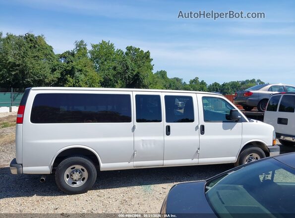 1GAZGPFGXG1307270 2016 CHEVROLET EXPRESS White Widok wnętrza z tyłu