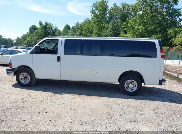 1GAZGPFGXG1307270 2016 CHEVROLET EXPRESS White Widok wnętrza 360 stopni
