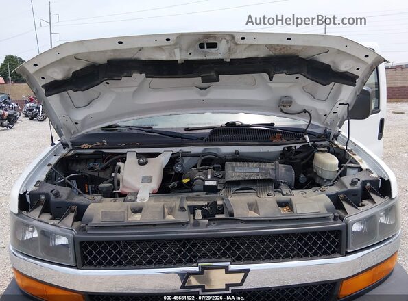 1GAZGPFGXG1314946 2016 CHEVROLET EXPRESS White უკანა ხედი