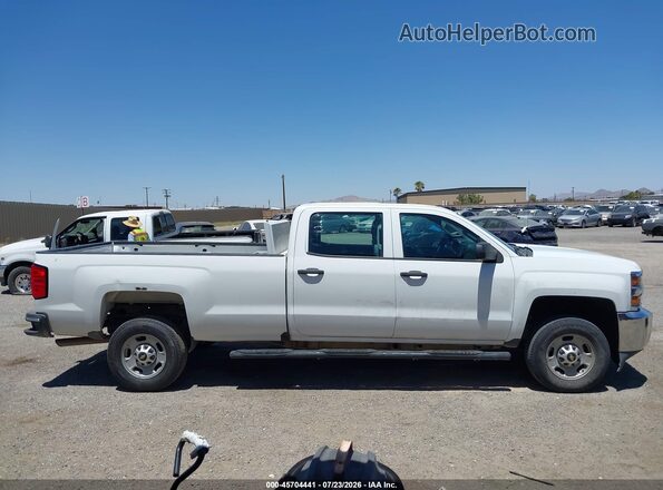 1GC1CUEG0JF256694 2018 CHEVROLET SILVERADO Белый Вид задней части салона