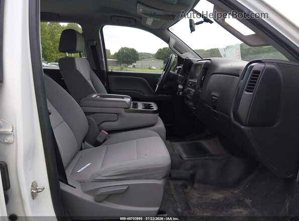 1GC1CUEG7JF240881 2018 CHEVROLET SILVERADO Белый Вид салона спереди
