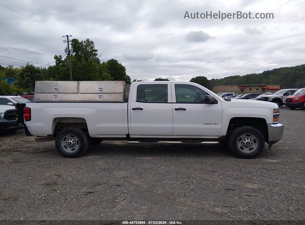 1GC1CUEG7JF240881 2018 CHEVROLET SILVERADO Белый Вид задней части салона