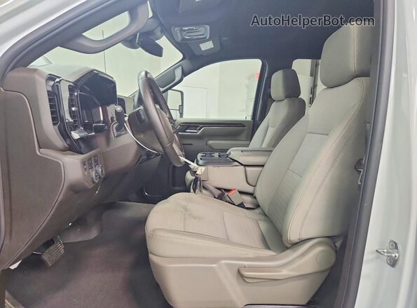 1GC1KNEY0TF152047 2026 CHEVROLET SILVERADO White Front interior view