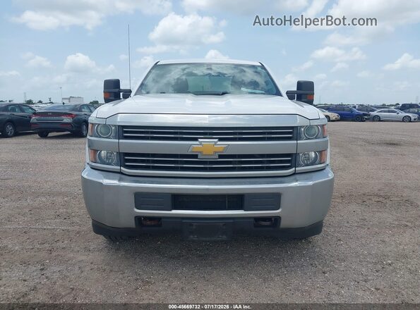 1GC1KUEG2JF225403 2018 CHEVROLET SILVERADO White Սարքավորումների վահանակի տեսք