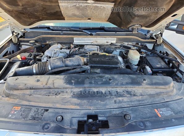 1GC1KUEY2HF214047 2017 CHEVROLET SILVERADO White Widok wnętrza z tyłu
