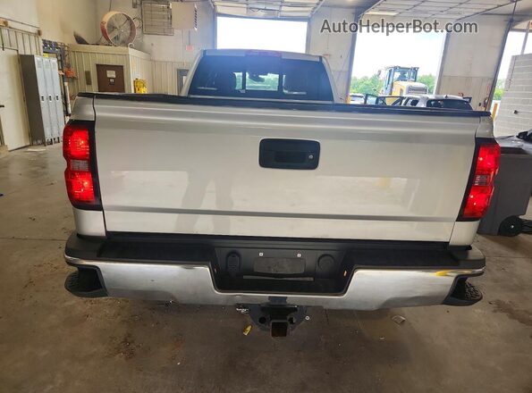 1GC1KWEY5JF266872 2018 CHEVROLET SILVERADO Серебряный Вид сзади