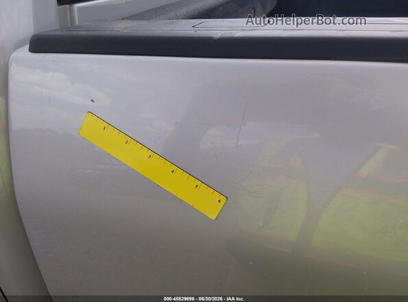 1GC2KUEG0HZ335203 2017 CHEVROLET SILVERADO Silver Widok wnętrza z tyłu