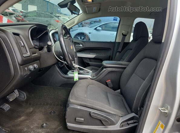1GCGTCEN0J1118282 2018 CHEVROLET COLORADO Серебряный Вид салона спереди