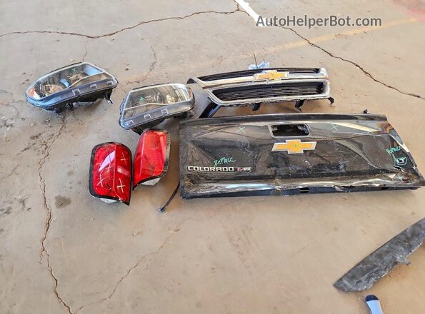 1GCGTCEN0K1361625 2019 CHEVROLET COLORADO Black Engine compartment view