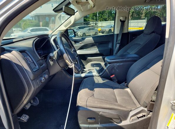 1GCGTCEN9J1294795 2018 CHEVROLET COLORADO Серебряный Вид салона спереди