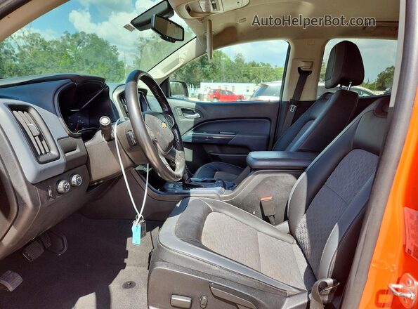 1GCGTDEN3M1205944 2021 CHEVROLET COLORADO Оранжевый Вид салона спереди