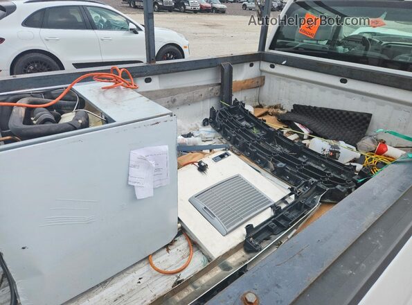 1GCNCNEC5JZ382567 2018 CHEVROLET SILVERADO White Widok tylnych siedzeń