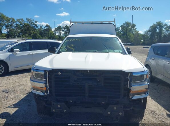 1GCNKNEH0JZ125489 2018 CHEVROLET SILVERADO Белый Вид панели приборов