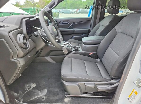 1GCPSBEK6S1187840 2025 CHEVROLET COLORADO White Widok wnętrza z przodu