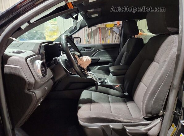 1GCPSCEK0P1156953 2023 CHEVROLET COLORADO Black Вид салону спереду
