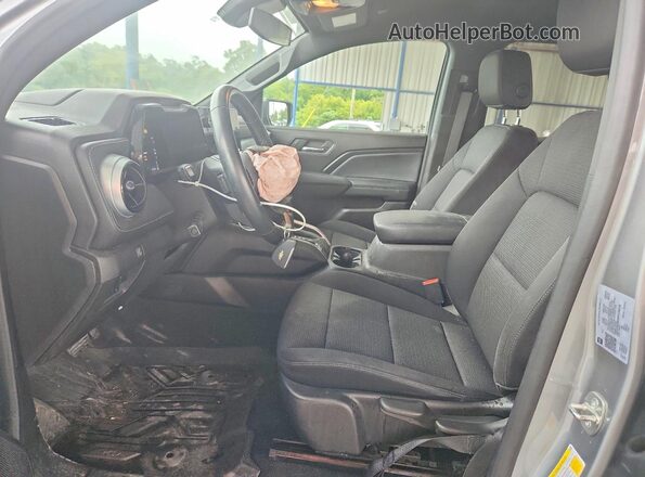 1GCPSCEK4P1136219 2023 CHEVROLET COLORADO Серебряный Вид салона спереди
