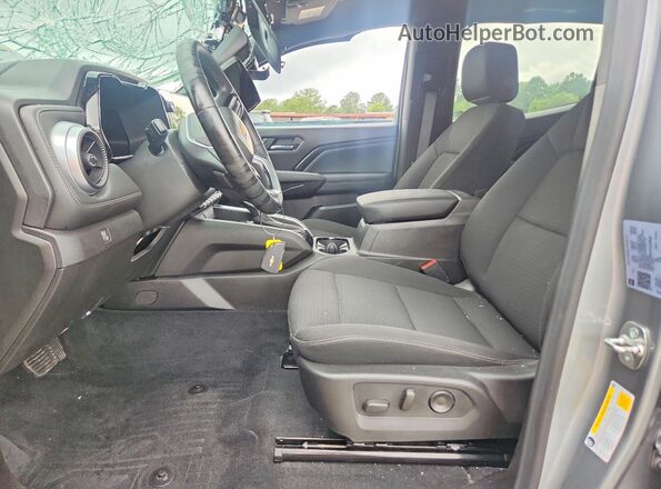 1GCPSCEK4T1105840 2026 CHEVROLET COLORADO Серебряный Вид салона спереди