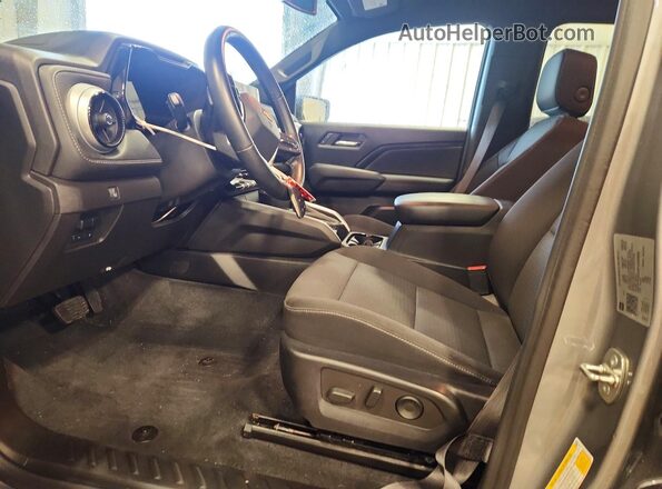 1GCPTCEK0P1162958 2023 CHEVROLET COLORADO Серый Вид салона спереди