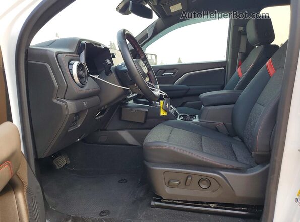 1GCPTDEK0P1173237 2023 CHEVROLET COLORADO Белый Вид салона спереди