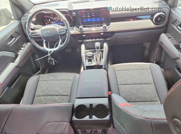 1GCPTDEK4R1303040 2024 CHEVROLET COLORADO Silver Vista del salpicadero