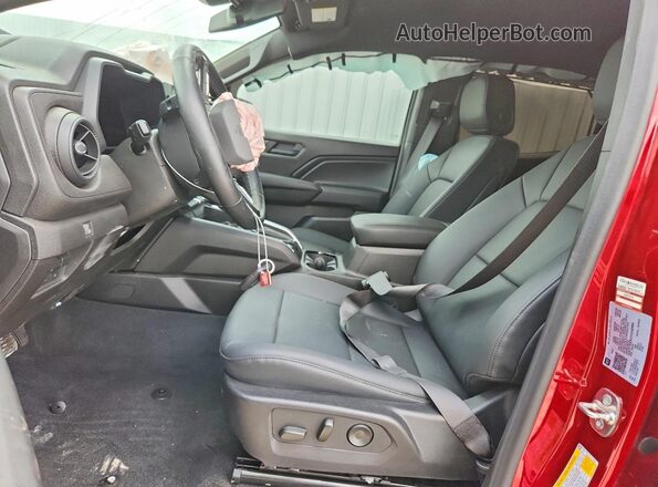 1GCPTEEK3T1142984 2026 CHEVROLET COLORADO Red Widok wnętrza z przodu
