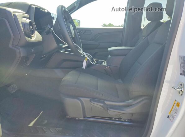 1GCPTEEK4T1104762 2026 CHEVROLET COLORADO Белый Вид салона спереди